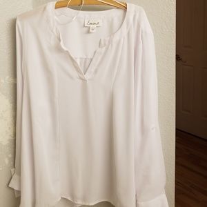 Beautiful white flowy blouse must have in wardrobe